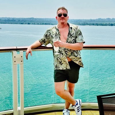 Jimbobaroo's profile picture. I beg your pardon, I never promised you a rose garden... Gay acting. Moany old cow.