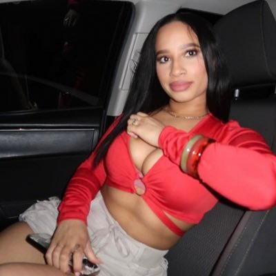 onlycarocastilo's profile picture. be kind 🤍🤍🤍