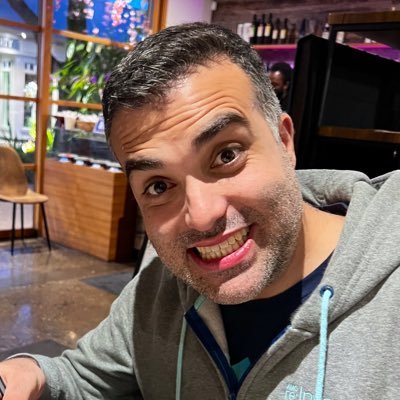 davivcgarcia's profile picture. Marido, pai e curioso. Apaixonado pelo mar, comida e tecnologia. Arquiteto de Soluções na @AWSCloud, mas com passagem na @RedHat e @Cisco. Opiniões são minhas!