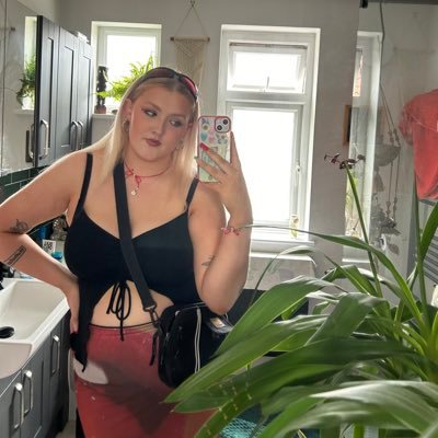 sophiaastrain's profile picture. pussy slay all day everyday (mostly)