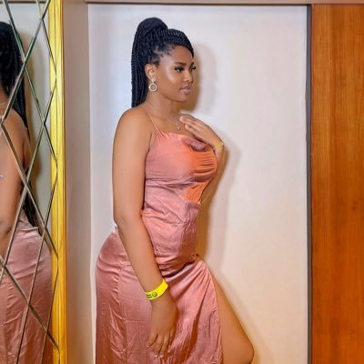The simple 6ft2 girl with fat rolls, big belle, self confidence and self awareness. I wear my confidence crown bold enough that it’s speaks for me……..