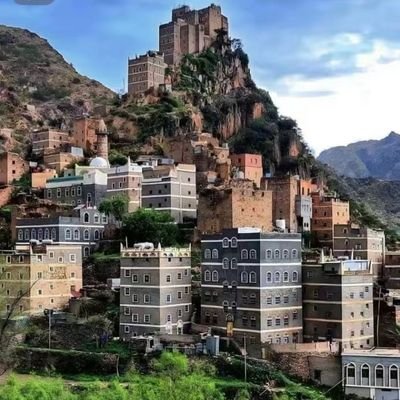 قلماً حراً طليقاً يجول في فضاء رحب من حرية الرأي غير مُثقل بأعباء التبعية أو إلتزامات المرجعية.