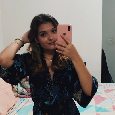Atualmente apenas uma estudante tentando não surtar. No futuro, eu sou juíza de direito.