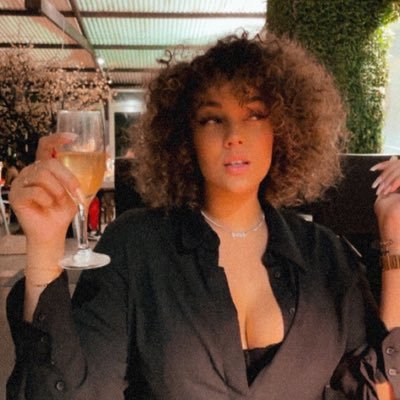 that gyal from the west side 🇬🇫 ig : @iamclarisss