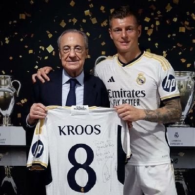 Andaluz Malagueño seguidor de futbol aficionado y de cantera , y Madridista hasta la medula, el que quiera hablar de politica que no me siga paso