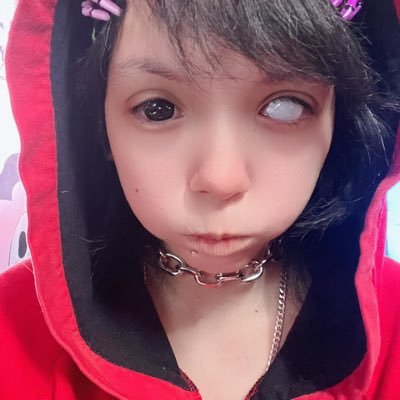 BeezleSama's profile picture. Gamer Girl, Clout Alchemist, i write, draw, sing sometimes, jack of all traits but not all that great.