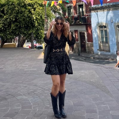 26 años 💅 Mamá de 4 michis 🐱 y un perro 🐶 Comunicóloga haciendo home office en León, Gto.📍