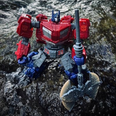 Toy Photography catalogue of transformers toy photos used for my personal enjoyment! you can also find me on YouTube link below! (gaming, comic dubs, toys, etc)