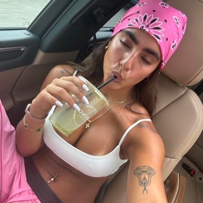 isabellaalc_'s profile picture. hoa mi ig es @ isabella.ladera🦎🦜🌅✨💗💐🪽🍁🌷🕊️🍉🎀❤️‍🩹🌼