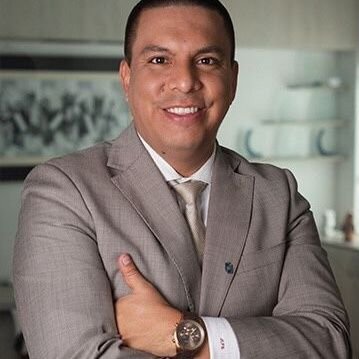 Abogado penalista defensor de libertades y persecuciones perversas, docente universitario, salesiano y ayacuchano de corazón