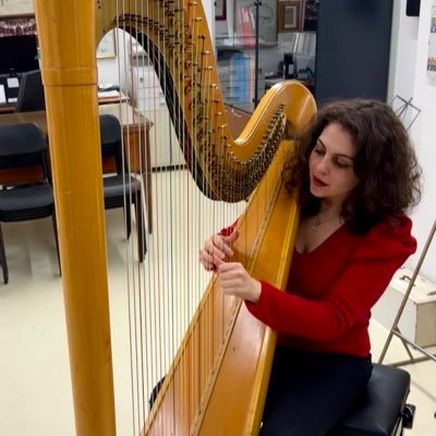 Sono uscita da un vecchio libro e non so come rientrarci. Sunflower lover 🌻 Harpist 🎶 ~Bohémienne~