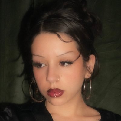 poison_lia's profile picture. délicate, sensuelle, sombre et envoûtante
