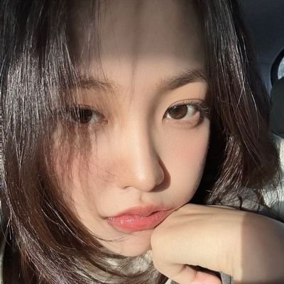 ღ . . #⃞𝐔𝐍𝐎𝐅𝐅𝐈𝐂𝐈𝐀𝐋 ◞♡̷̷ ⌇✧ 🐢 + 💗 + 🍰 Rᥱd Vᥱlvᥱt’s 5/5 with α cutᥱ αdorαblᥱ pᥱrsonαlity。 αlso the clingy onᥱ to hᥱr unniᥱs αnd lovᥱs Rᥱvᥱluvs.