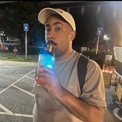 cursive_kid's profile picture. ⚽️. Urbanism. Indie 🎸. Anime