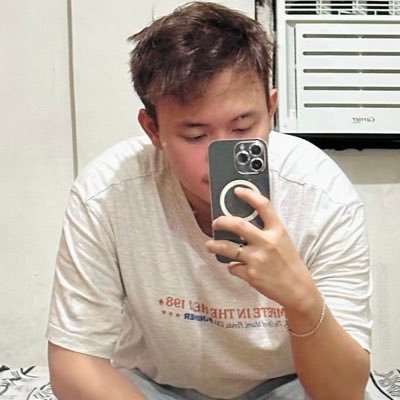 EMPRRRR's profile picture. Well, I lost myself in other's melodies 🌔✨