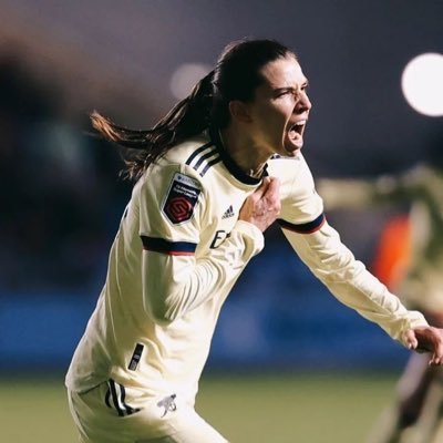 bellaawfc's profile picture. 18