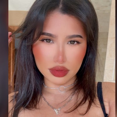 If anything, she's an undiscovered element Either born in hell or heaven sent ~ PM 𝓣𝔀𝓲𝓽𝓬𝓱 𝓢𝓽𝓻𝓮𝓪𝓶𝓮𝓻 🖤
