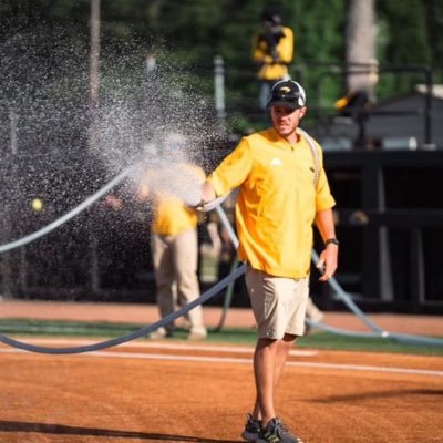grass grower | puck dropper | patio enthusiast Superintendent of Sports Turf and Campus Landscapes @ USM
