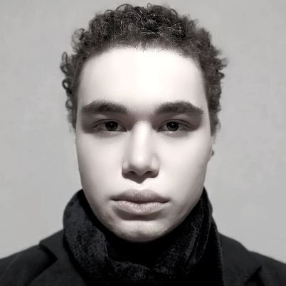 19 anos, estudante de psicologia, autista, tenho hiperfoco em vampiros e carros, amo cinema de terror e literatura gótica clássica.
