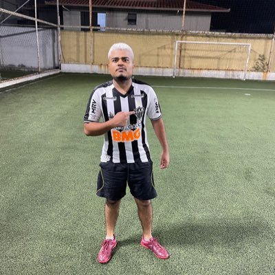 Se você tem um sonho o foco é persistir Jamais deixe mudar sua opinião Siga em frente de cabeça erguida E escute a voz do coração...@ 🅰️tletico 🖤🐔