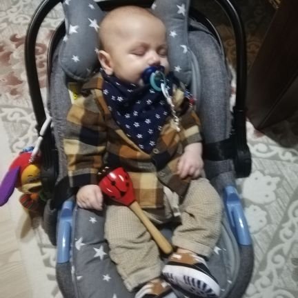 Yüzüne Güldüğüm Her İnsan Kendini Değerlı
Sanmasın
Ben Sadece GÜLMEYİ Seviyorum