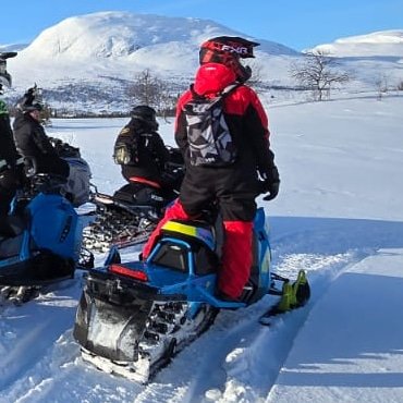 Slavar på järnvägen och förföljer LHF. CB och LF styrelse.