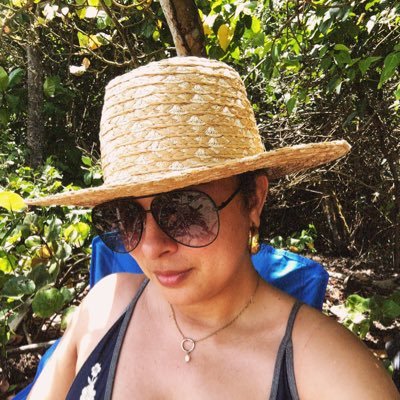 Maestra | Gestora Cultural | Fundadora @hastabajoprojct | 🇵🇷