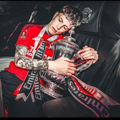 Wizkid🦅...CR7⚽
Loner😇
Man united♥ et Real Madrid🖤
Juicewrld😇