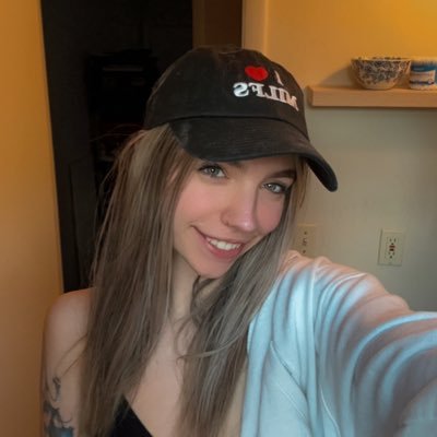 This is my official gaming twitter! I am so excited to get to know you all!Socials: https://t.co/eADyOygdB4 Discord: https://t.co/iEt1zhbwpj