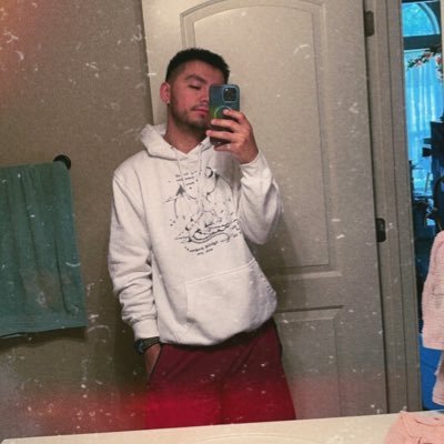 ♋︎ | 26 | Bi | Insta:https://t.co/wxMl9w7mft | Twitch: ajbarr_ I’m a whore for 86% dark chocolate