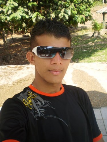 Sou ator da minha propria vida, Empresario das minhas proprias decissões,
E dramatizador da minha capacidade de viver...sou assim diferente e único.