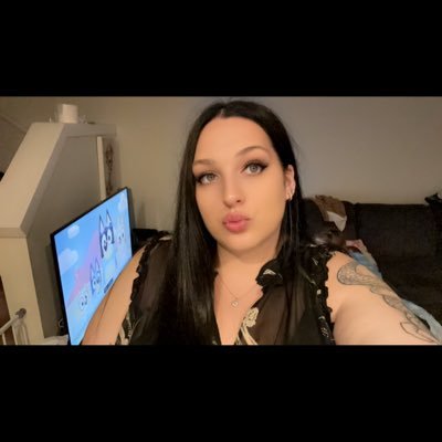 ashleyhBen's profile picture. 