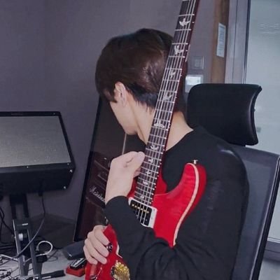He's the song in the car I keep singing, don't know why I do |Park Jongseong enthusiast|
•OT7•
•@ENHYPEN fan account•