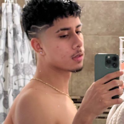alexisarteagax's profile picture. i do not exist