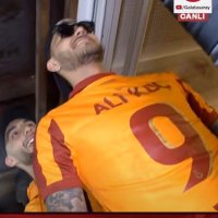 𐱅𐰇𐰼𐰚 (@thezafeerr) Twitter profile photo