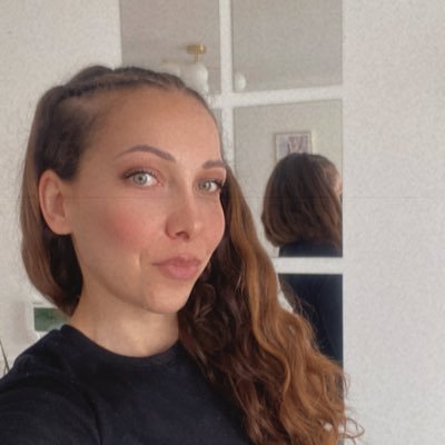 Frontend developer l Feminist l Mother of two dragons | Science-fiction addict