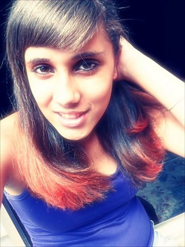 Uma garotinha , que ama #Azul_bebe . 
Feito por : @Laaaisz_ Para : @MCLenyoficial