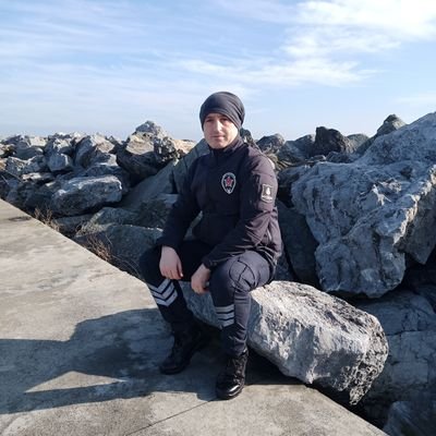 Serefkayik3461's profile picture. Yardım sever sevecen bir kimliğim aynı zamanda merhamet li yapiya sahibim