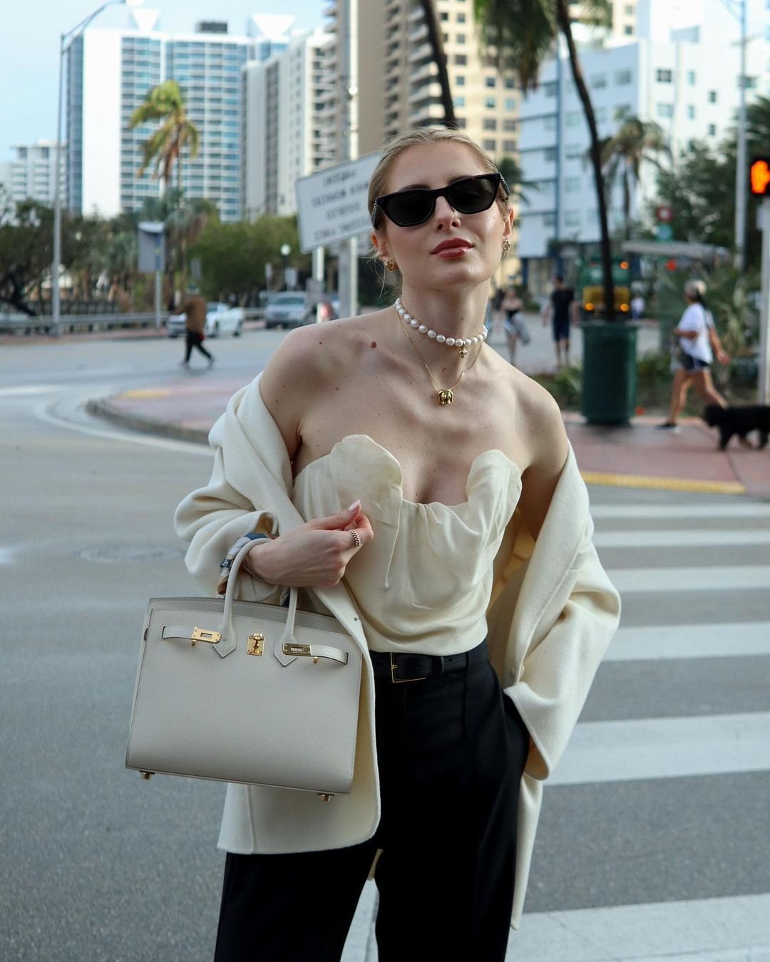 IPL7Hu9G1f8bnh's profile picture. Embrace the glorious mess that you are.