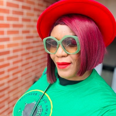 Author ✍️ Teacher 📝 Booklover 📚Podcast Host 🎙️Founder @ottawablackbookclub @themelanindjaliproject @simpleesangirlinitiative
