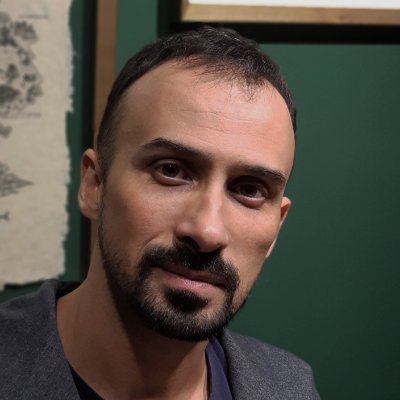 Professor universitário, escritor de fantasia, budista e esquerdopata.