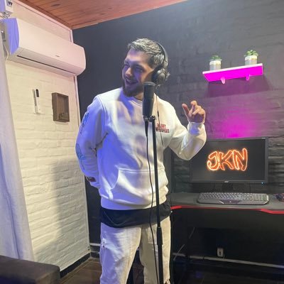 Construyendo mi mejor versión.. nueva música https://t.co/vfw5x9SHqK