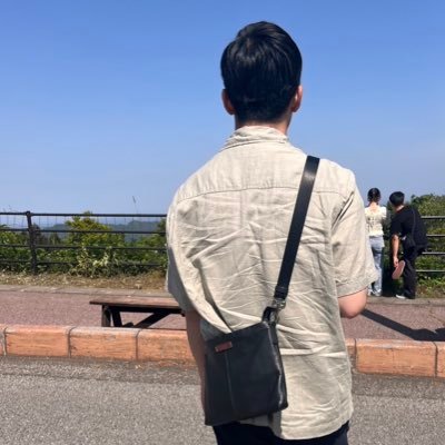 学生時代は政治や日本語教育を勉強。現在は飲食業界。文鳥飼ってます。