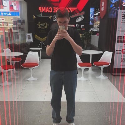 Student @xp_esport Admin @ELC_EsportsR6 @nelf2p J'ai fait 5 lan stream https://t.co/T0v86Opcxl
