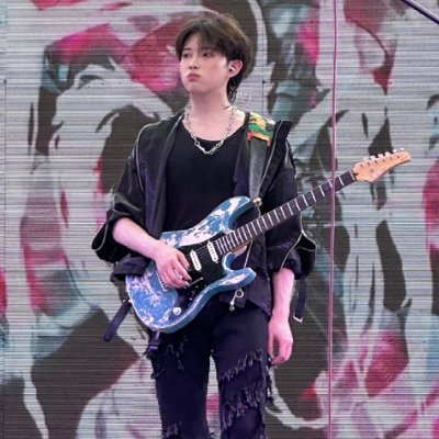 crescyin's profile picture. My songs are on Spotify / YouTube Go listen！！！ 🧠🧠🧠