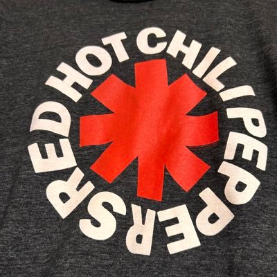 05です。主にRHCP 、Nirvana、Oasisなどの90年代~00年代の洋楽が大好き。70年代、80年代もしっかり聞きます。まだ酒が飲めない年齢ですが、小学生から呼吸するように洋楽聴いてます。 他のアカウント⇨@b61vocitizen @Musabi1205