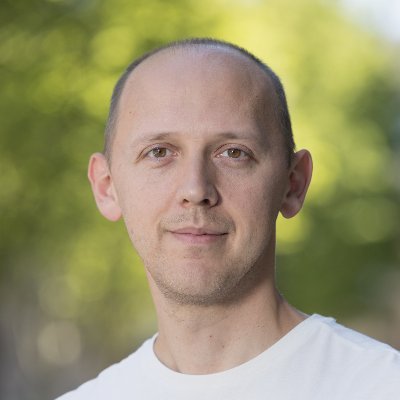 Software architect, electric cars fanatic, investor.