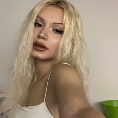 ecemxiniz's profile picture. Konuşmam sadece, Twitter