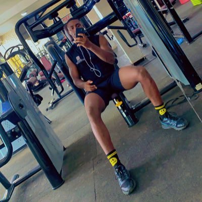 professional macro trend trader 📈📊📉Manchester united fan 🙄,hustler from way back, A rose 🌹 that grew from concrete🧘♂️🙏,burna,brymo and olamide Stan ☘️💨