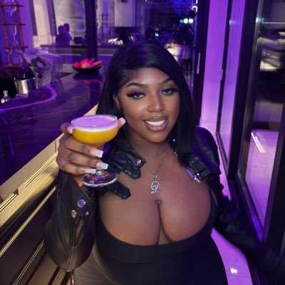 galaxybaddie's profile picture. 